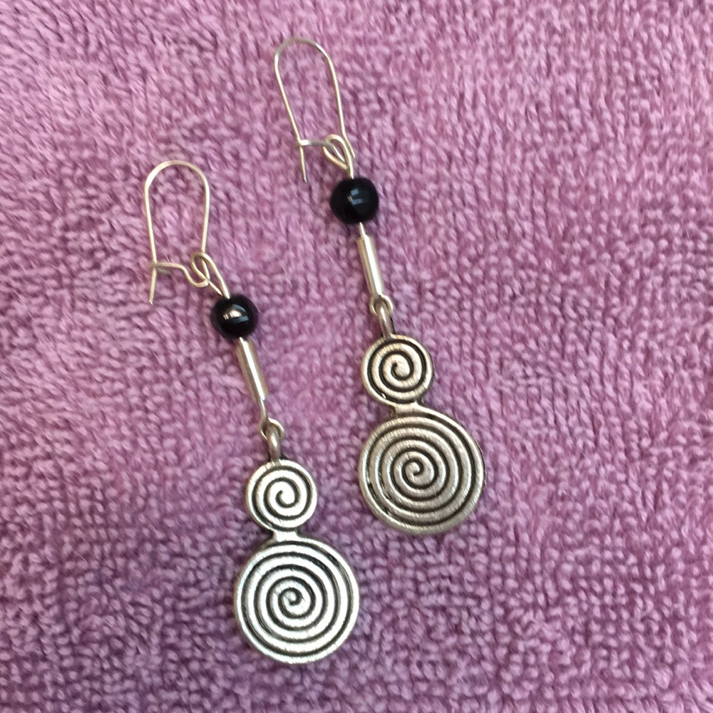 Artsy dangle earrings